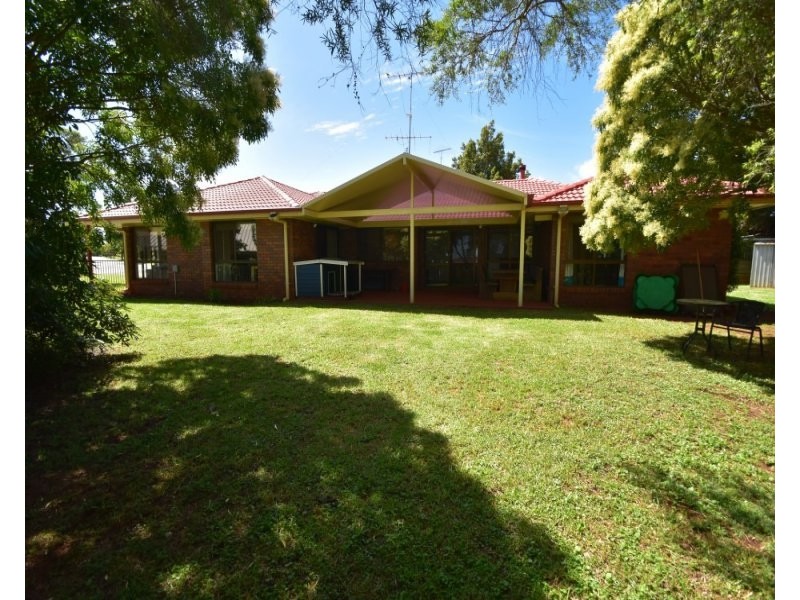 40 Wiemers Crescent, Centenary Heights QLD 4350