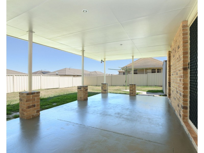 11 Moorina Drive, Harristown QLD 4350