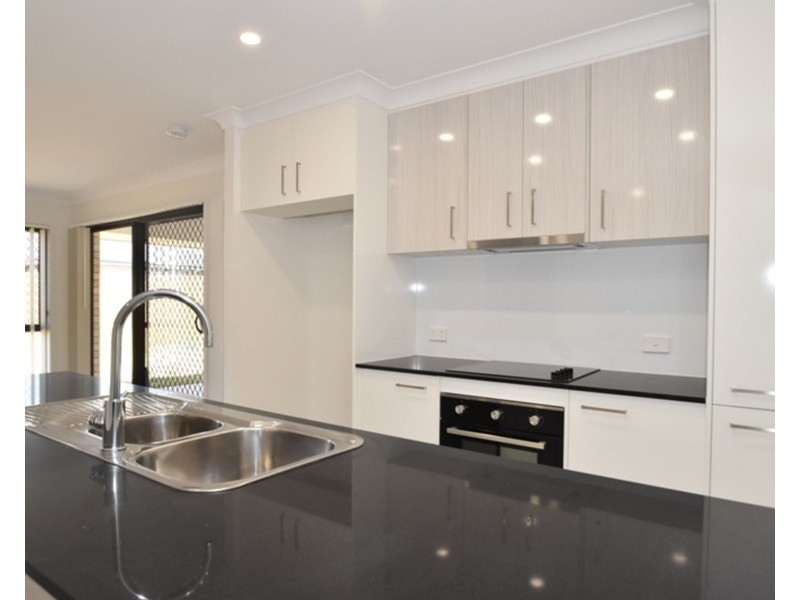 2/7 Magpie Drive, Cambooya QLD 4358