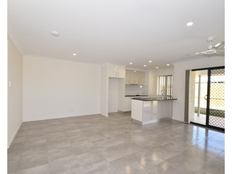2/7 Magpie Drive, Cambooya QLD 4358
