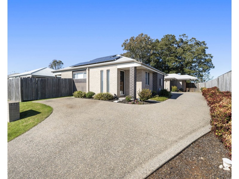 1 & 2, 16 Sanctuary Drive, Cranley QLD 4350