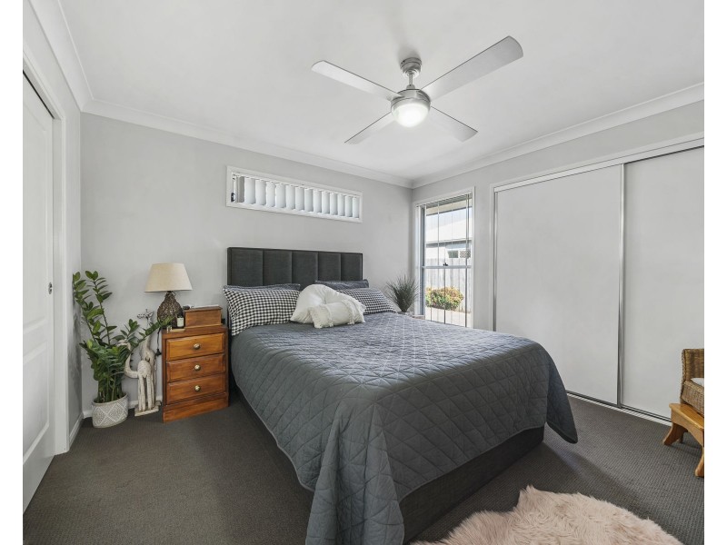 1 & 2, 16 Sanctuary Drive, Cranley QLD 4350