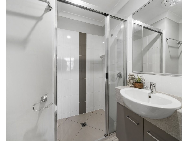 1 & 2, 16 Sanctuary Drive, Cranley QLD 4350