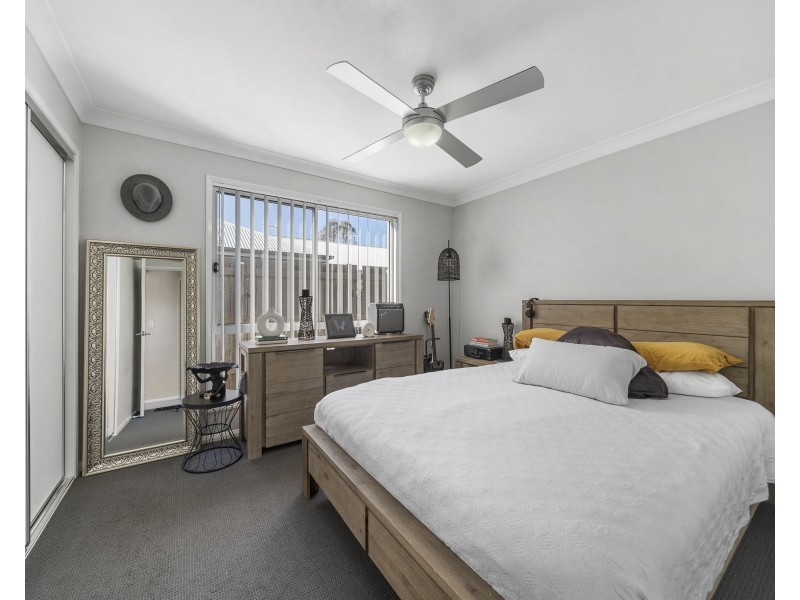 1 & 2, 16 Sanctuary Drive, Cranley QLD 4350