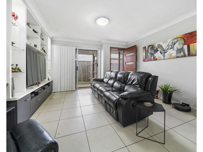 1 & 2, 16 Sanctuary Drive, Cranley QLD 4350