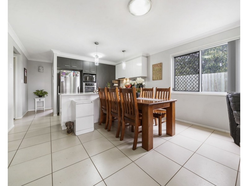 1 & 2, 16 Sanctuary Drive, Cranley QLD 4350