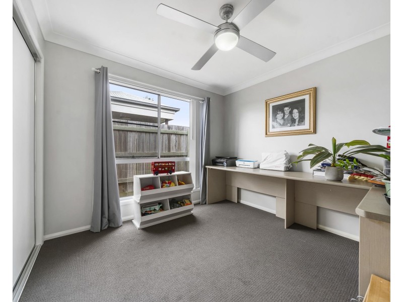 1 & 2, 16 Sanctuary Drive, Cranley QLD 4350