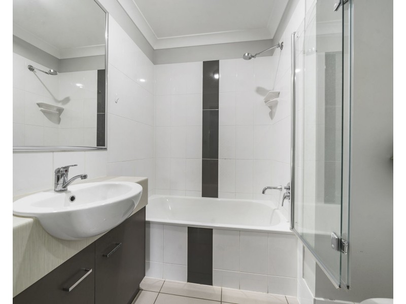 1 & 2, 16 Sanctuary Drive, Cranley QLD 4350