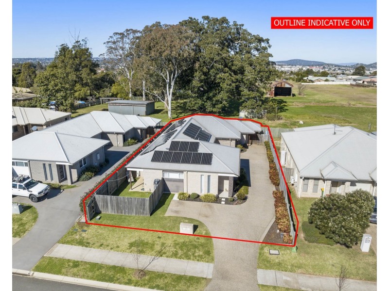 1 & 2, 16 Sanctuary Drive, Cranley QLD 4350