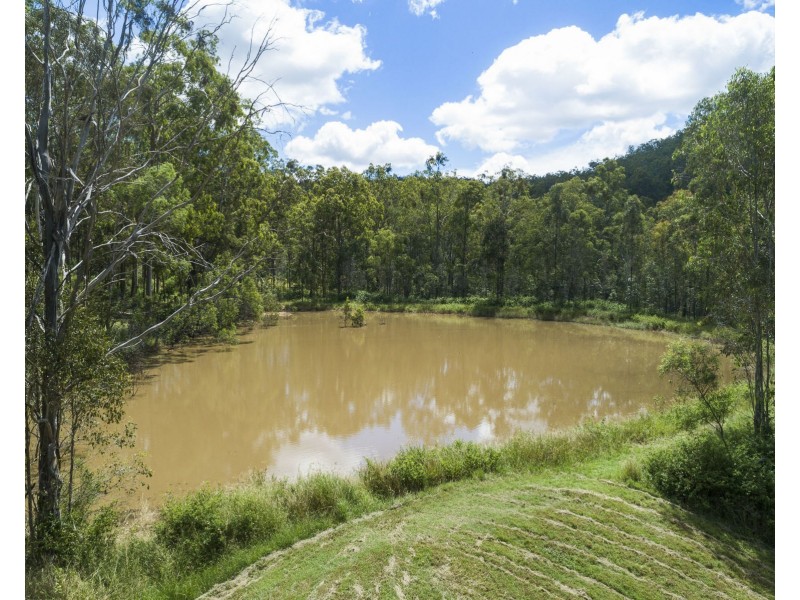274 Penderests Road, Murphys Creek QLD 4352