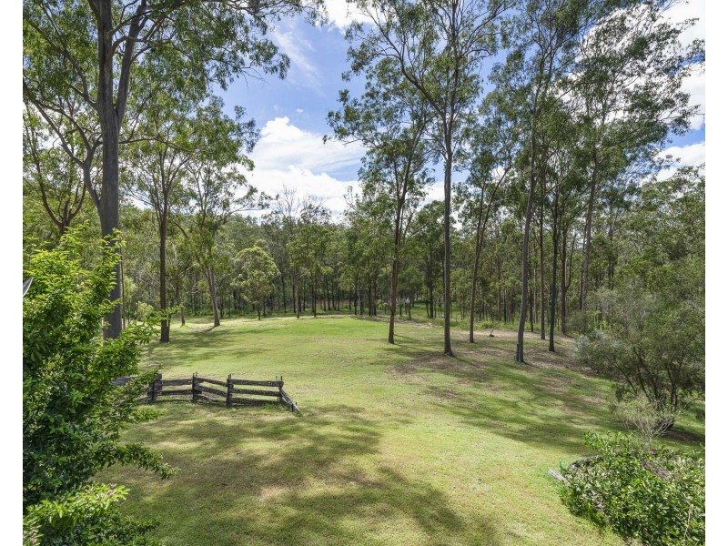 274 Penderests Road, Murphys Creek QLD 4352