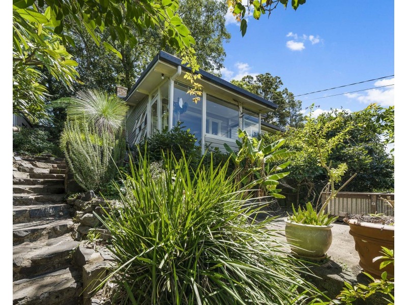 5 Macqueen Street, Mount Lofty QLD 4350