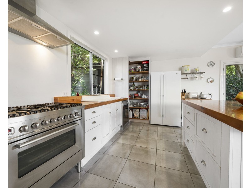 5 Macqueen Street, Mount Lofty QLD 4350