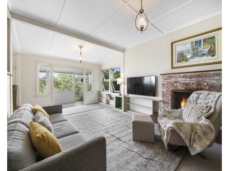 5 Macqueen Street, Mount Lofty QLD 4350