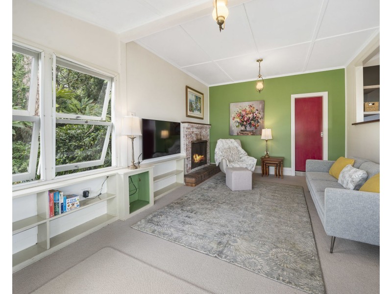 5 Macqueen Street, Mount Lofty QLD 4350