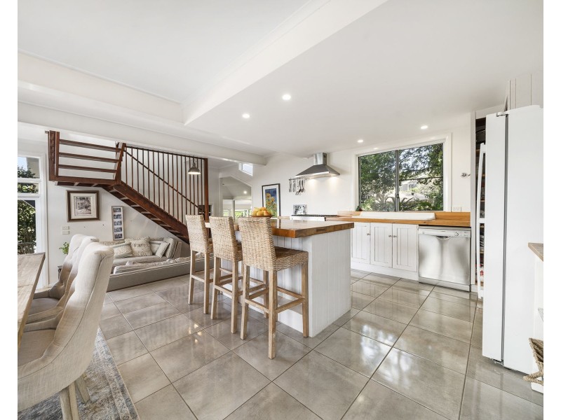 5 Macqueen Street, Mount Lofty QLD 4350