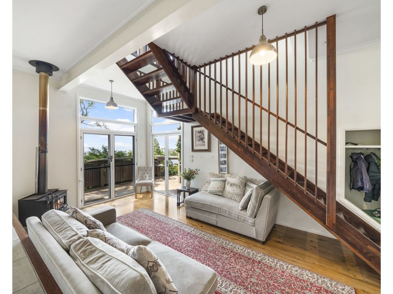 5 Macqueen Street, Mount Lofty QLD 4350