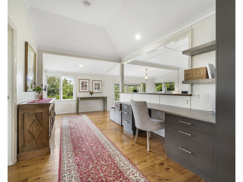 5 Macqueen Street, Mount Lofty QLD 4350