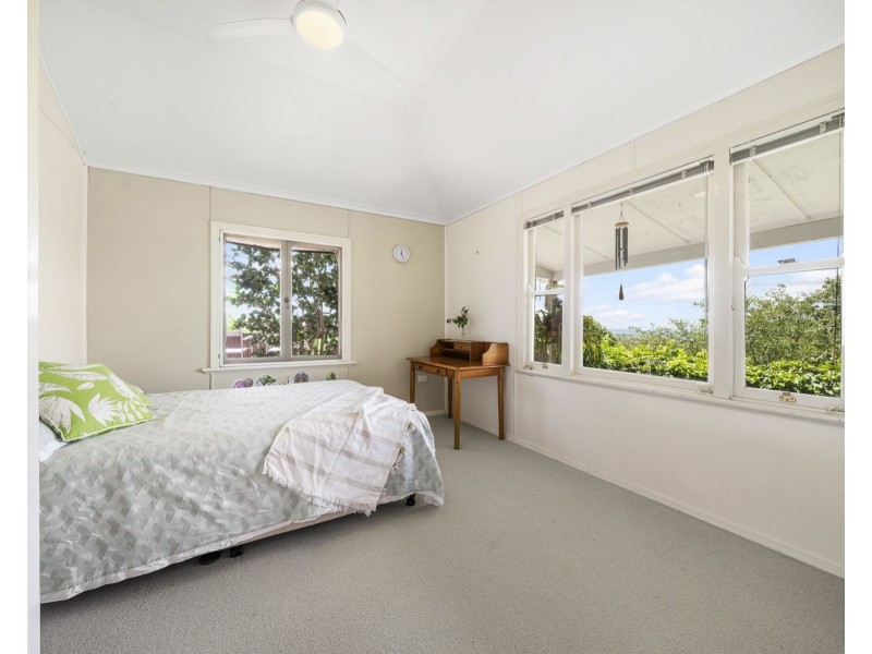 5 Macqueen Street, Mount Lofty QLD 4350