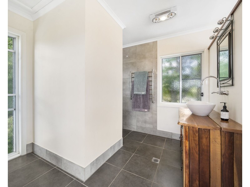 5 Macqueen Street, Mount Lofty QLD 4350