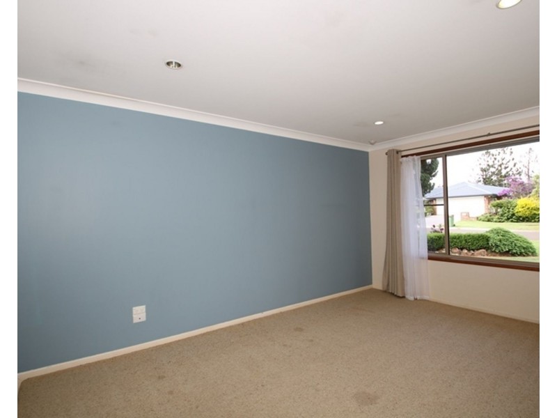 9 Wiemers Crescent, Centenary Heights QLD 4350