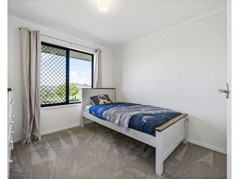 12 Commonwealth Crescent, Gowrie Junction QLD 4352