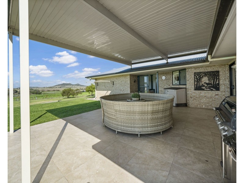 12 Commonwealth Crescent, Gowrie Junction QLD 4352