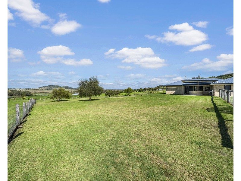 12 Commonwealth Crescent, Gowrie Junction QLD 4352