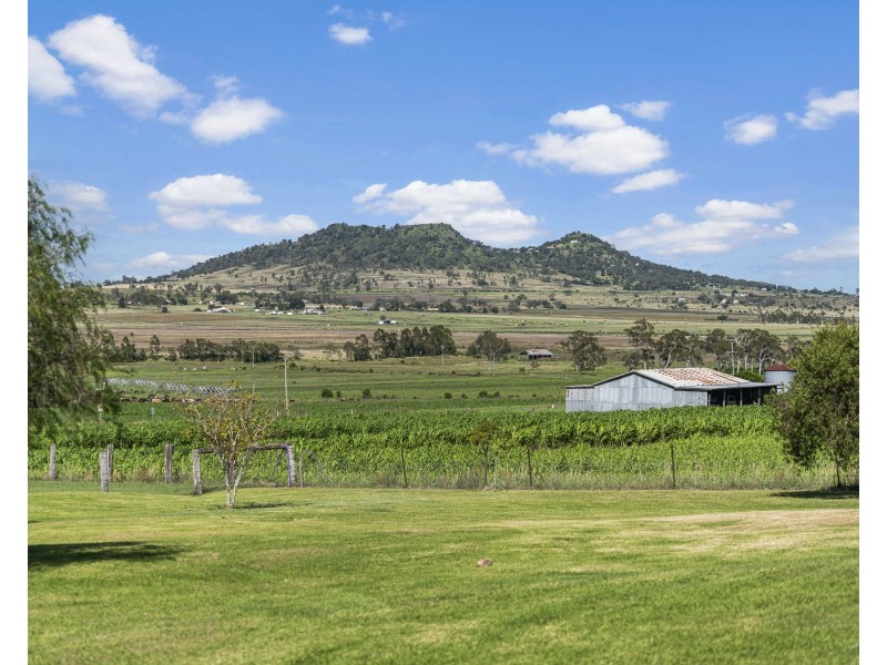 12 Commonwealth Crescent, Gowrie Junction QLD 4352