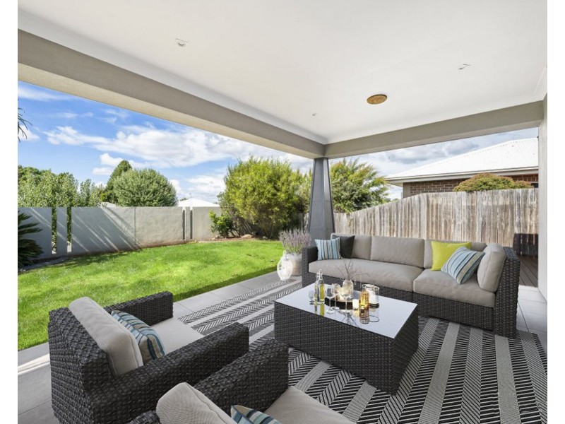 14 Pugh Street, Middle Ridge QLD 4350