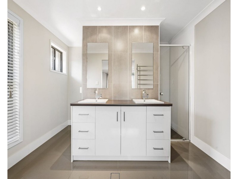 14 Pugh Street, Middle Ridge QLD 4350