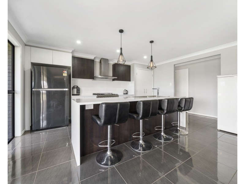 25 Sunshine Way, Kingsthorpe QLD 4400