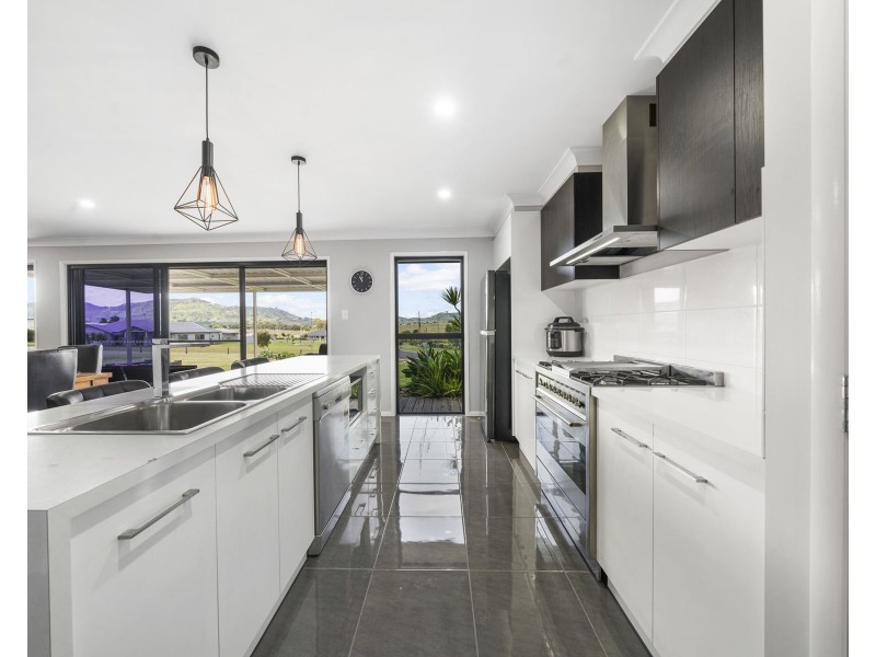 25 Sunshine Way, Kingsthorpe QLD 4400