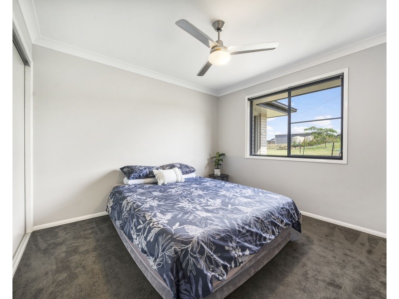 25 Sunshine Way, Kingsthorpe QLD 4400