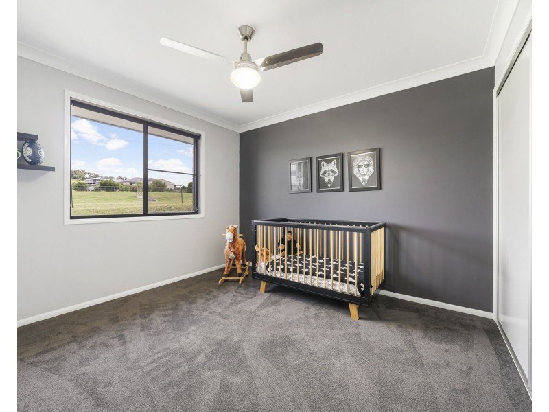 25 Sunshine Way, Kingsthorpe QLD 4400