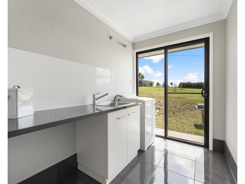 25 Sunshine Way, Kingsthorpe QLD 4400