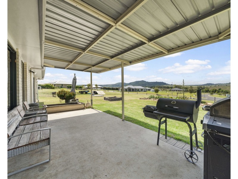 25 Sunshine Way, Kingsthorpe QLD 4400