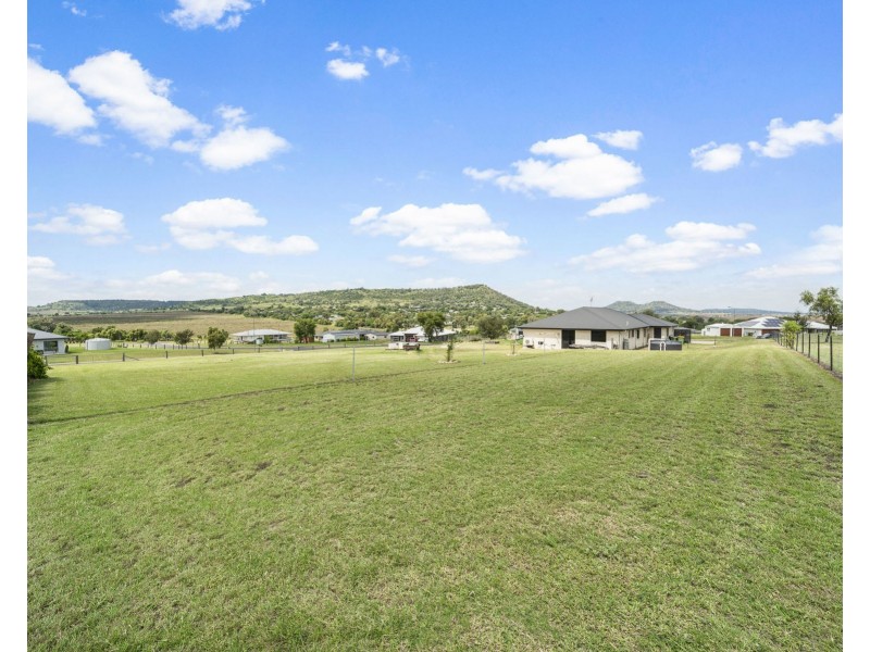 25 Sunshine Way, Kingsthorpe QLD 4400