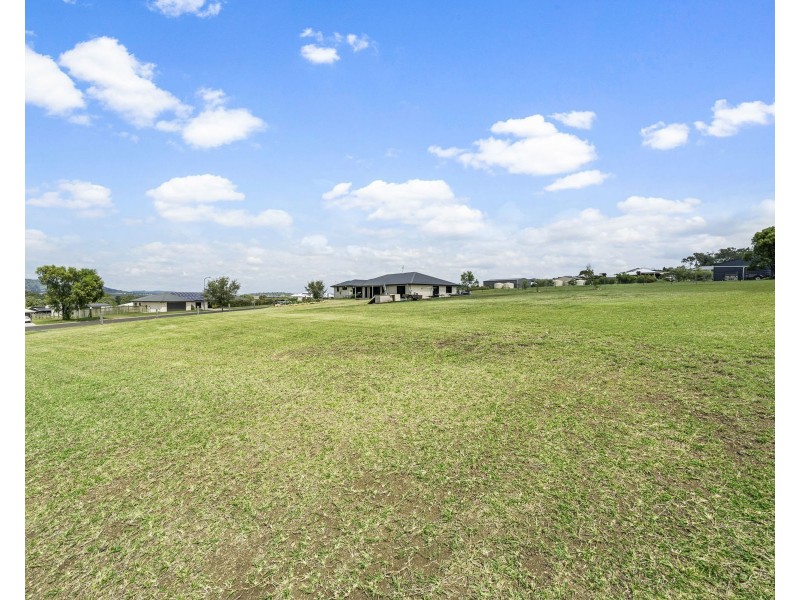 25 Sunshine Way, Kingsthorpe QLD 4400