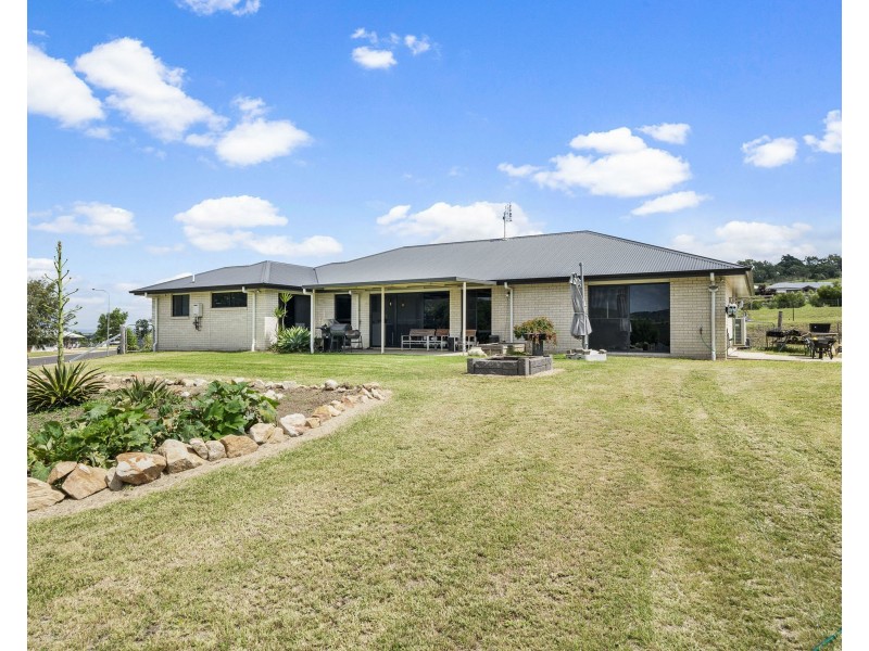 25 Sunshine Way, Kingsthorpe QLD 4400