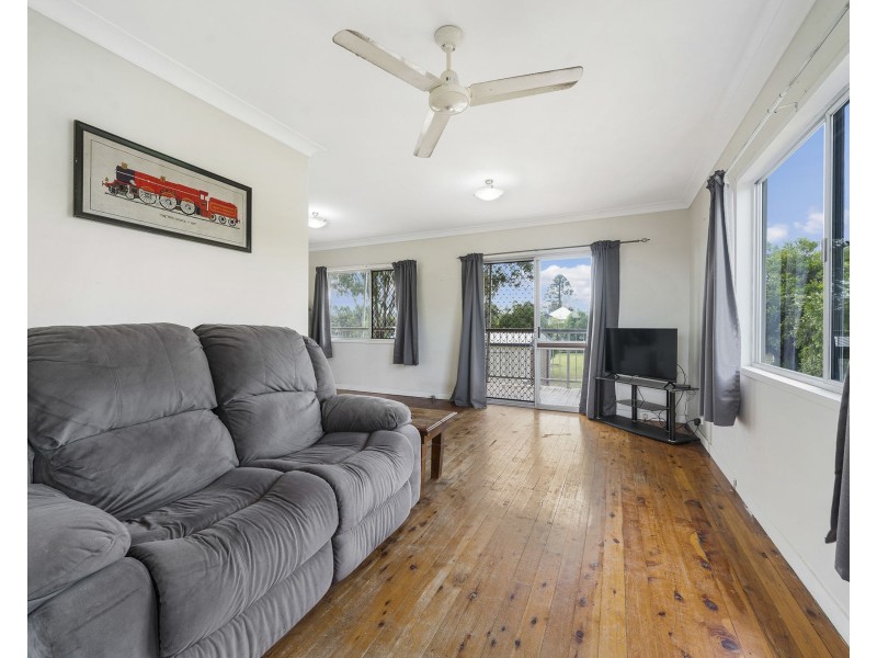 10 Peters Street, Goombungee QLD 4354