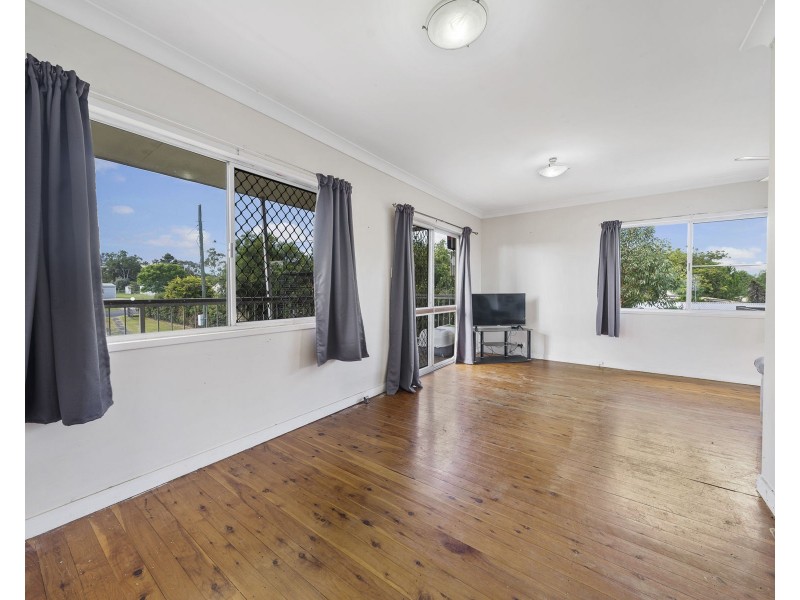 10 Peters Street, Goombungee QLD 4354