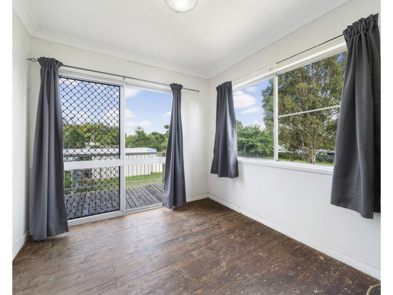 10 Peters Street, Goombungee QLD 4354