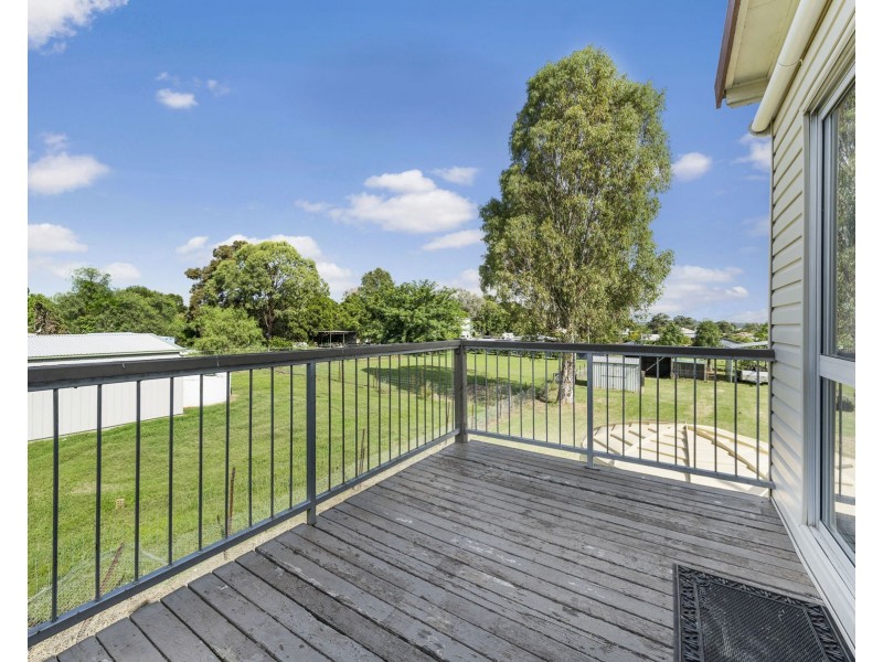 10 Peters Street, Goombungee QLD 4354