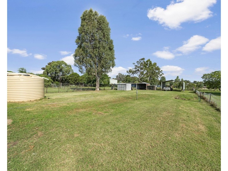 10 Peters Street, Goombungee QLD 4354