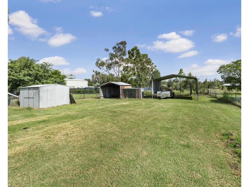 10 Peters Street, Goombungee QLD 4354
