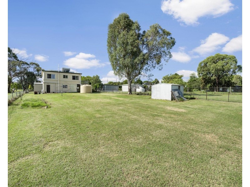 10 Peters Street, Goombungee QLD 4354