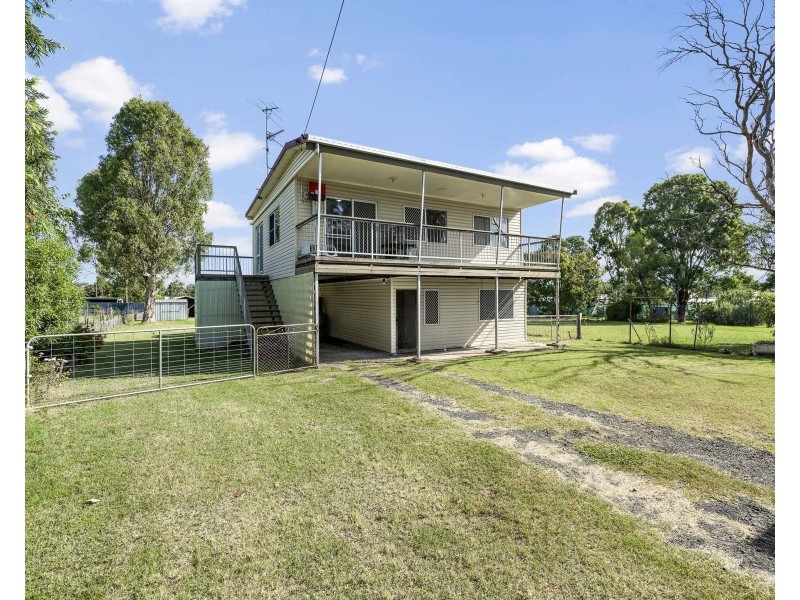10 Peters Street, Goombungee QLD 4354