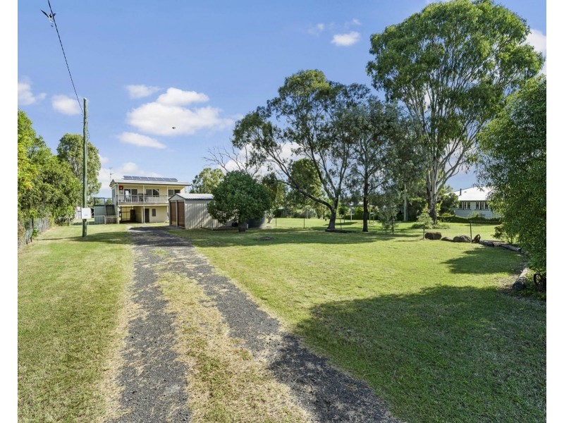 10 Peters Street, Goombungee QLD 4354