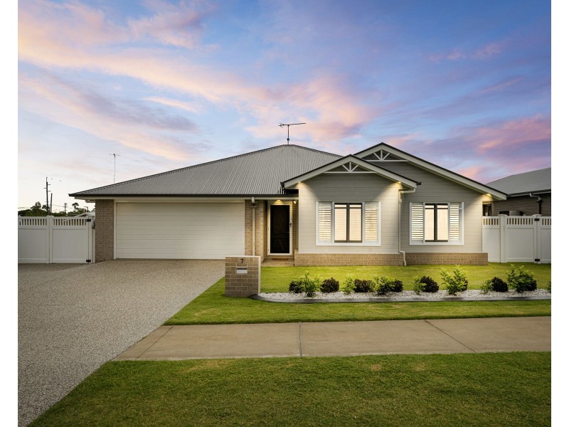 7 Fitzgerald Circuit, Wyreema QLD 4352
